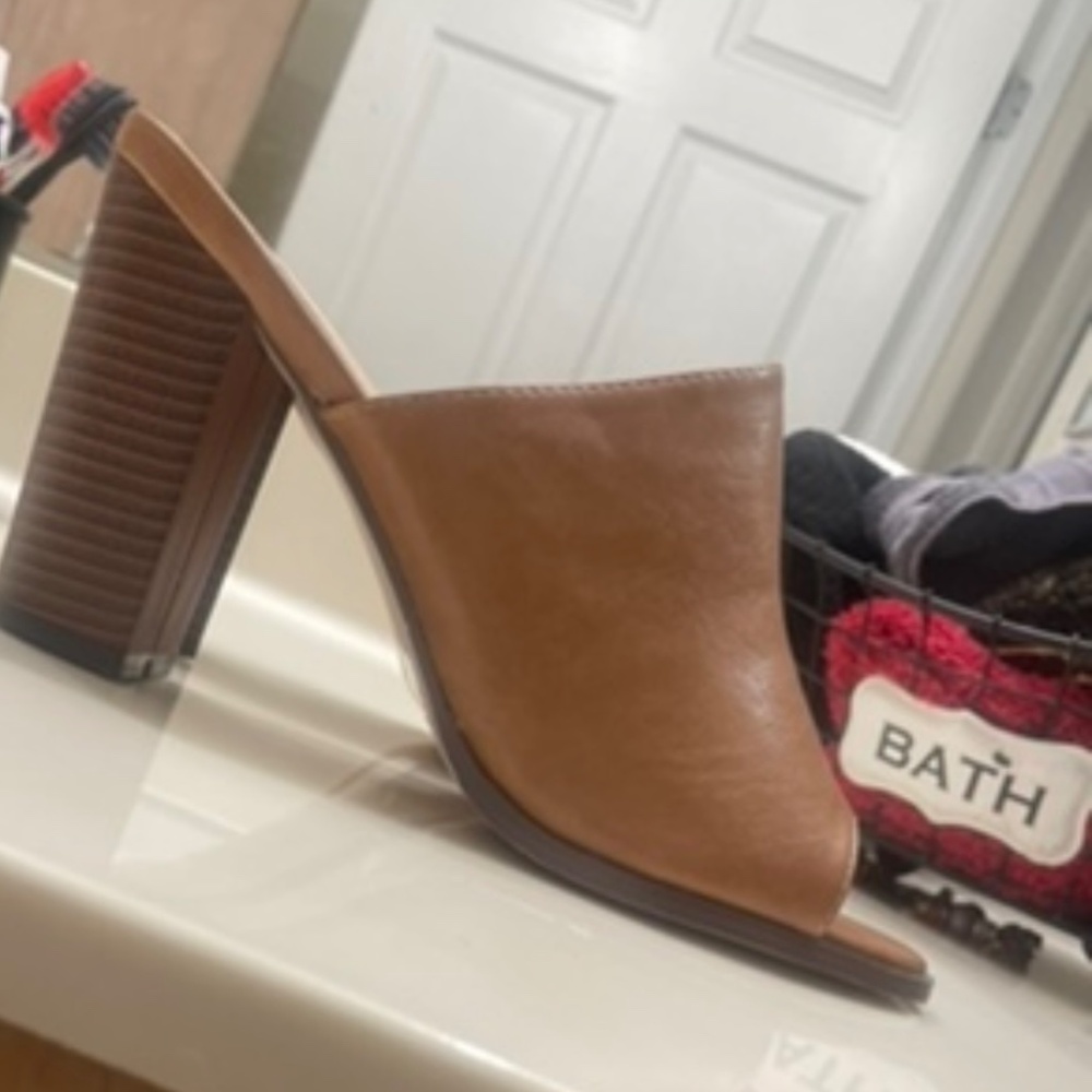 Heels - Picture 2 of 3